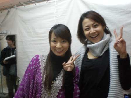 浜祭　吉井歌奈子も2日ＭＣを楽屋で下川みくにちゃんと.JPG